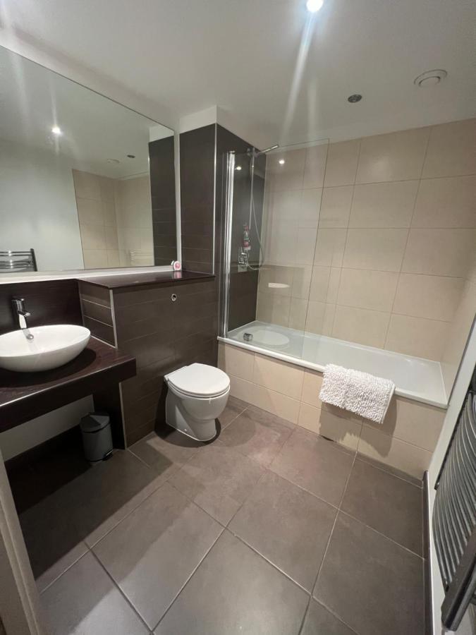 Bigkings Stylish 2 Bedroom Apartment With Free On Street Parking Manchester Dış mekan fotoğraf